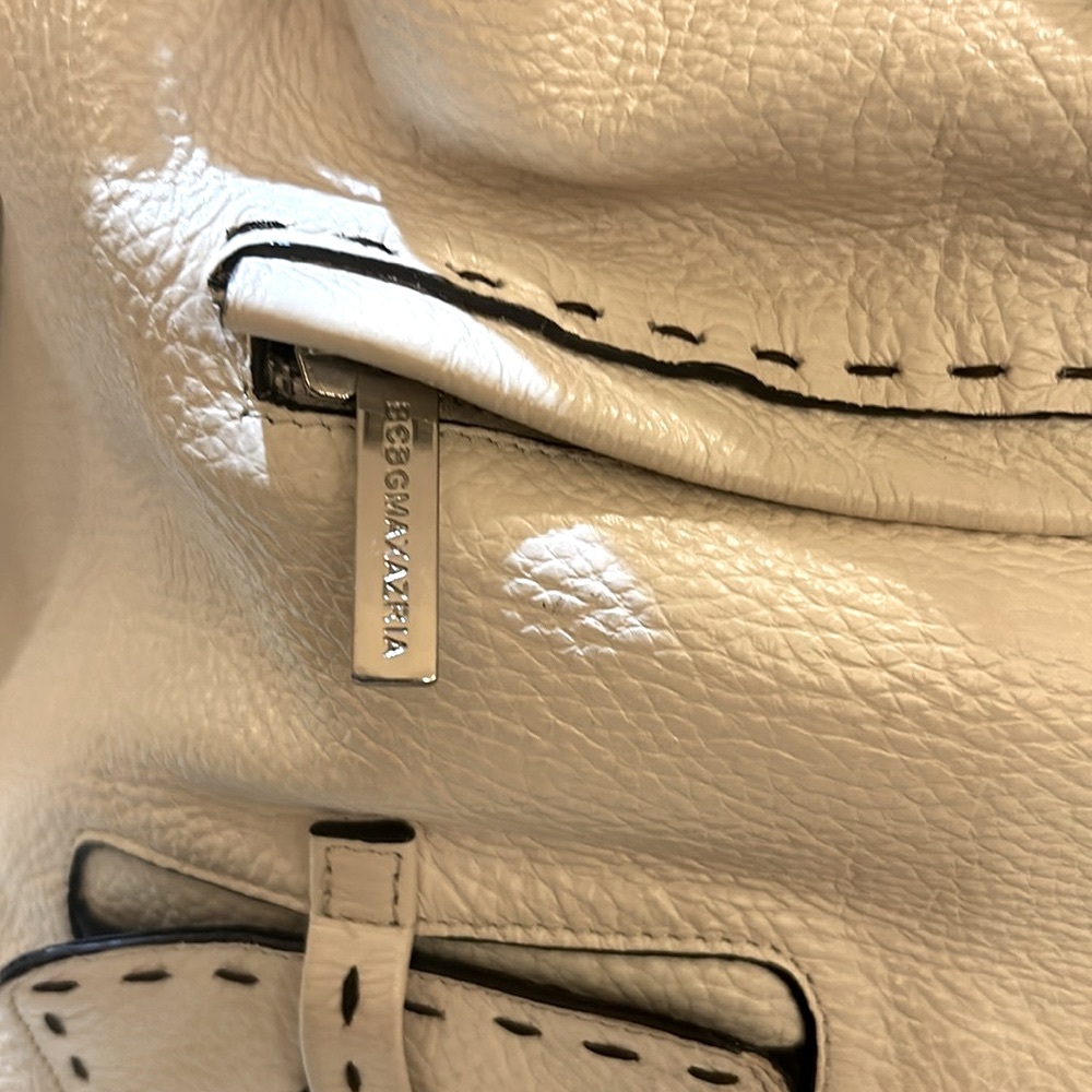 GREAT WHITE BCBGMAXZRIA🔥🔥pebbled leather handbag 👜 - Picture 7 of 16